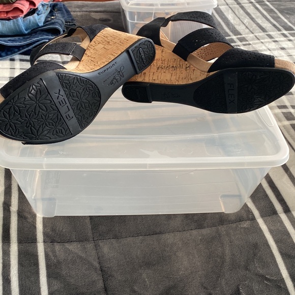 Life Stride, Size 7 Black Open-toe Wedges - Picture 3 of 3